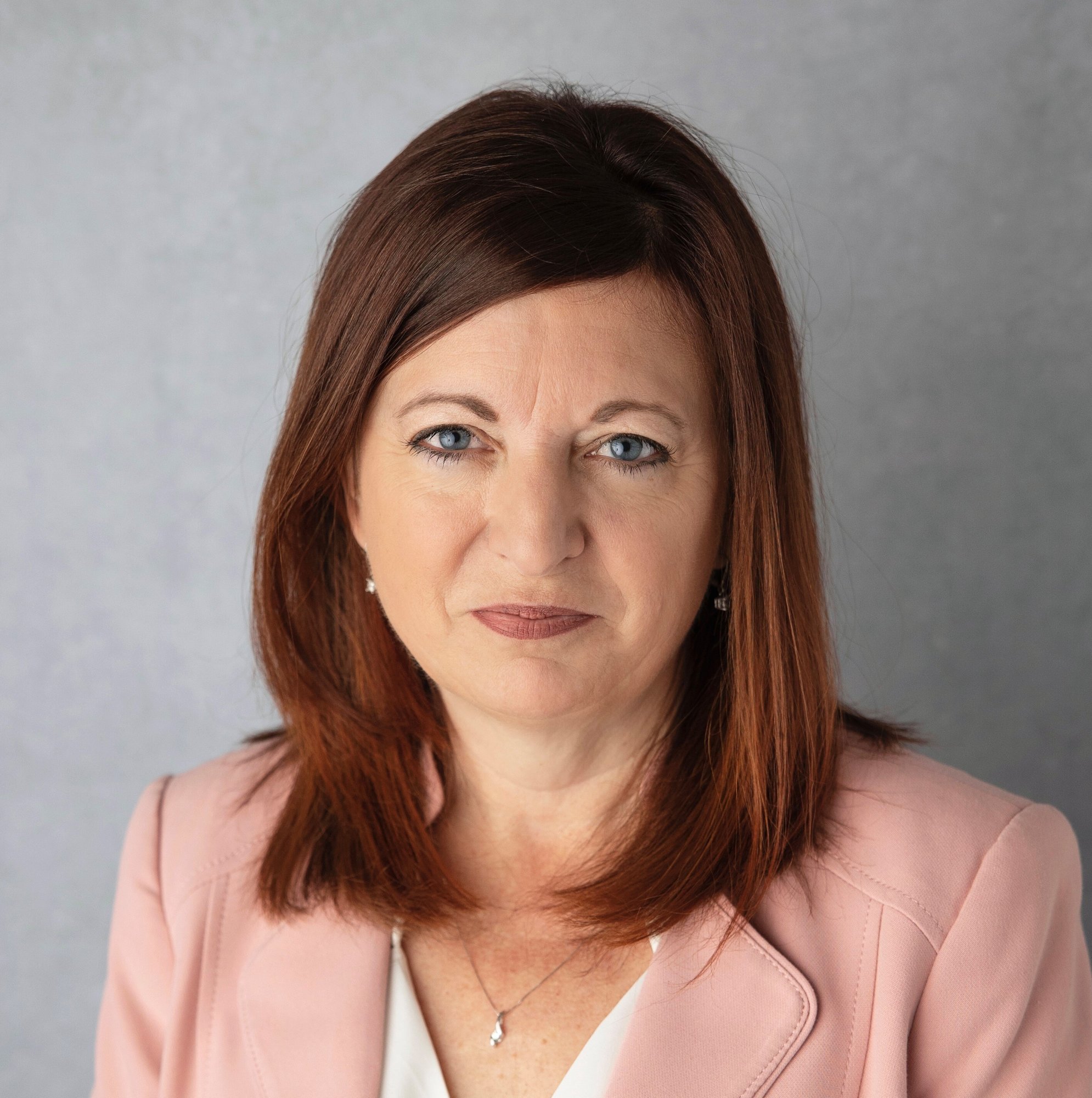 tracy 2021 headshot 1-1